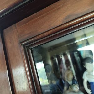 Biblioteca Antigua de Madera con Estantes Regulables y Vidrios Biselados - imagen 4