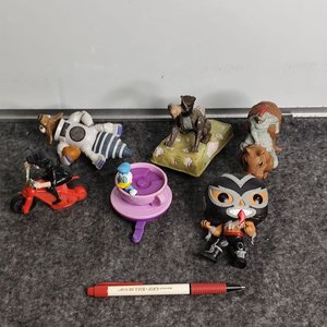 Lote siguiente: Lote de Figuras de Juguete Antiguas Varias