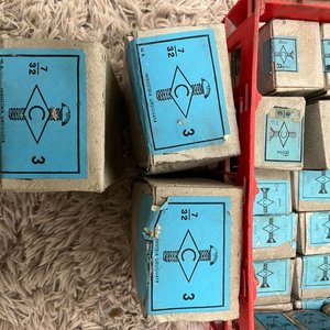 Lote de 53 Cajas de Tornillos de Industria Uruguaya - imagen 2