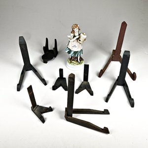 Lote anterior: Figura de Porcelana Dama con Ave y 8 Soportes de Madera