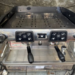 Cafetera Industrial Eléctrica La Cimbali de 2 Grupos con Tamper - imagen 2