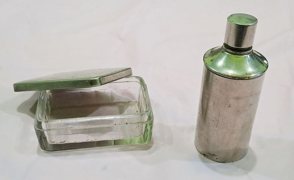 Par de frascos de tocador en metal y vidrio - imagen 1