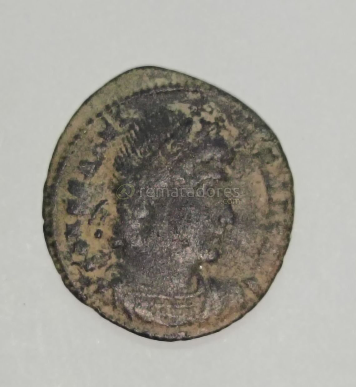 Moneda Antigua de Bronce con Rostro