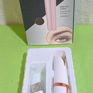 Perfilador de Cejas Recargable FUGETSU con Protector de Pies y Ramo Floral - imagen 2