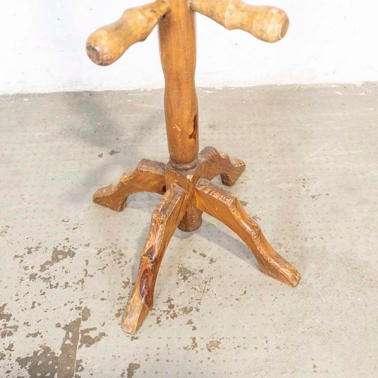 Perchero de madera con detalles en el lustre - imagen 2