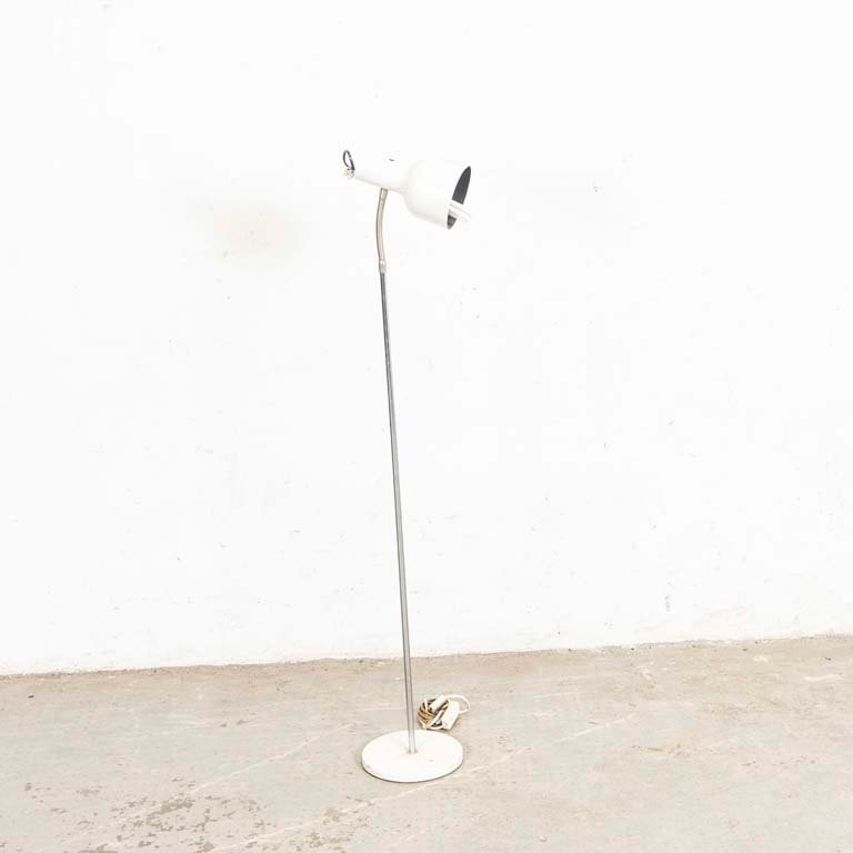 Lote anterior: Lámpara de pie restaurable con brazo flexible