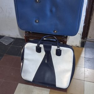 Lote anterior: Dos maletas