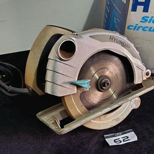 Lote siguiente: Sierra Circular Eléctrica Hyundai con Caja Original