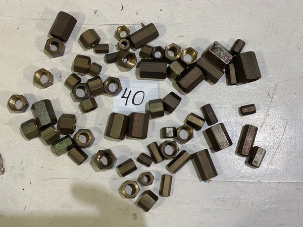 Lote de 60 Piezas de Bronce para Conexiones