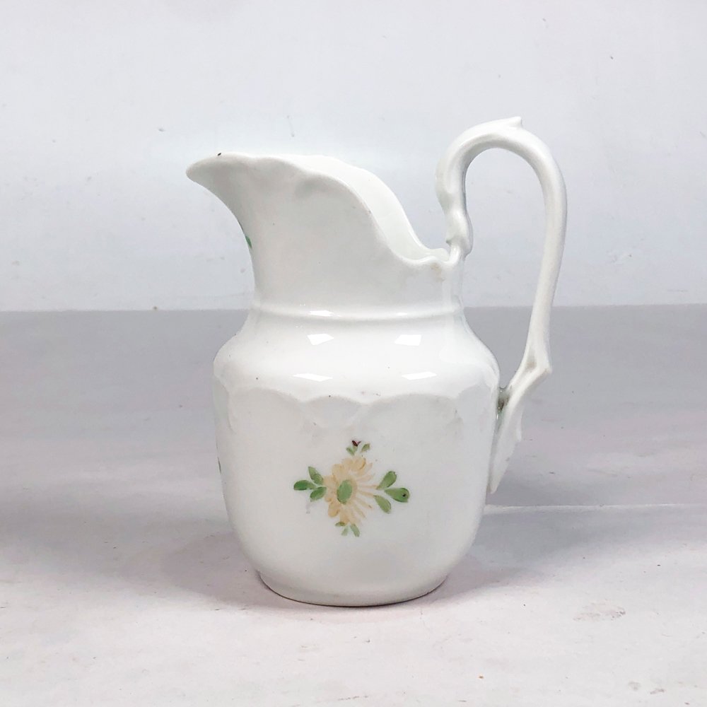 Jarra de Porcelana Blanca con Diseño Floral - 15 cm