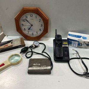 Lote siguiente: Reloj de Pared, Teléfono Inalámbrico, Lupa, Tensiómetro y Estetoscopio