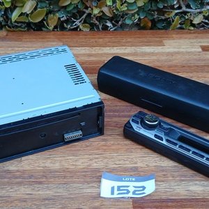 Lote siguiente: Autoestéreo Sony CDX-GT270S 1 DIN con Carátula Desmontable y Estuche