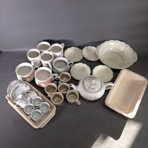 Lote de Vajilla: Tetera, Tazas, Platos y Recipientes Varios - imagen 3