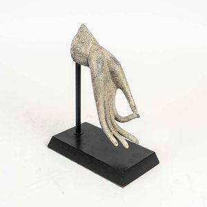 Lote siguiente: Adorno de Mano en Resina con Soporte Metálico