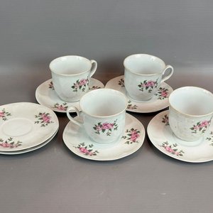 Juego de Pocillos y Platillos de Porcelana con Diseño Floral - imagen 1