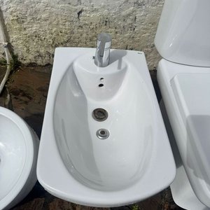 Juego de Baño ROCA Dama Senso: Inodoro, Bidet y Bacha de Encimera con Grifería RAMON SOLER - imagen 5