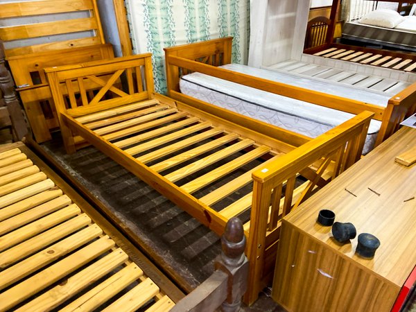Cama de madera estilo campo, sommier incluido