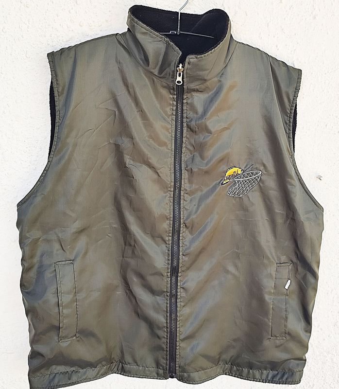 Lote siguiente: Chaleco térmico reversible con bordados de pez