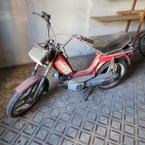Lote siguiente: Motoneta Zanella Roja para Repuestos