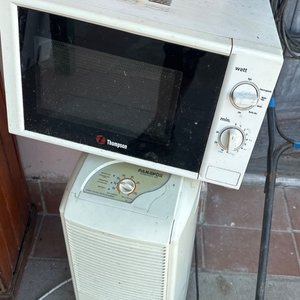 Lote siguiente: Microondas Thompson y Deshumidificador Panavox