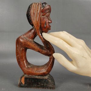 Lote de 3 Tallas de Madera con Figuras Humanas - imagen 4