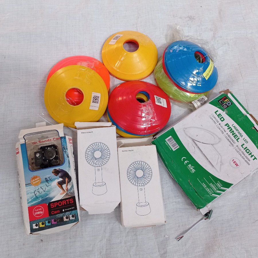 Seis piezas: cámara de acción, 2 ventiladores, 2 juegos de conos para entrenamiento y aplique de techo led.