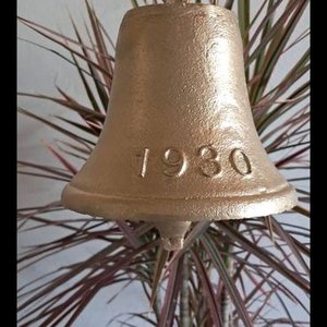 Campana Antigua Dorada con Año 1930 - imagen 2