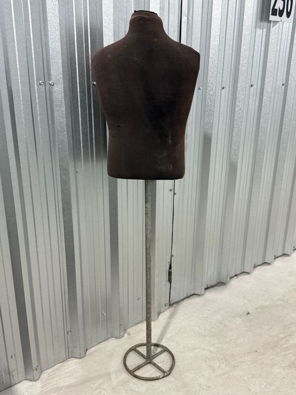 Maniquí Torso de Costura con Pie Metálico - Exhibición de Ropa