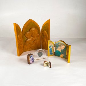 Lote de 5 Piezas Religiosas: Trípticos, Díptico, Ilustración en Madera y Medalla - imagen 1
