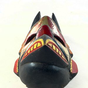 Máscara Africana de Madera Tallada con Detalles Pintados - imagen 2