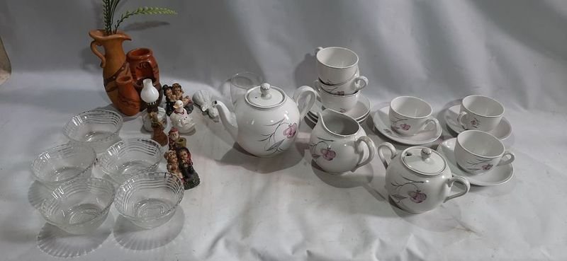 Juego de Té Blanco para 6 Personas con Tazas, Platos y Jarritas