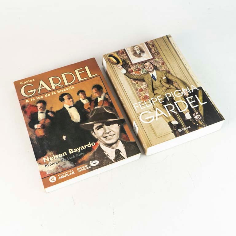 2 Libros sobre Carlos Gardel: "A la Luz de la Historia" y de Felipe Pigna