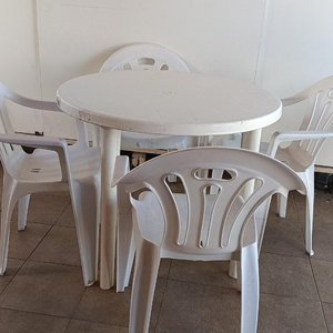 Lote anterior: Mesa Redonda de PVC Blanca con 4 Sillas Apilables