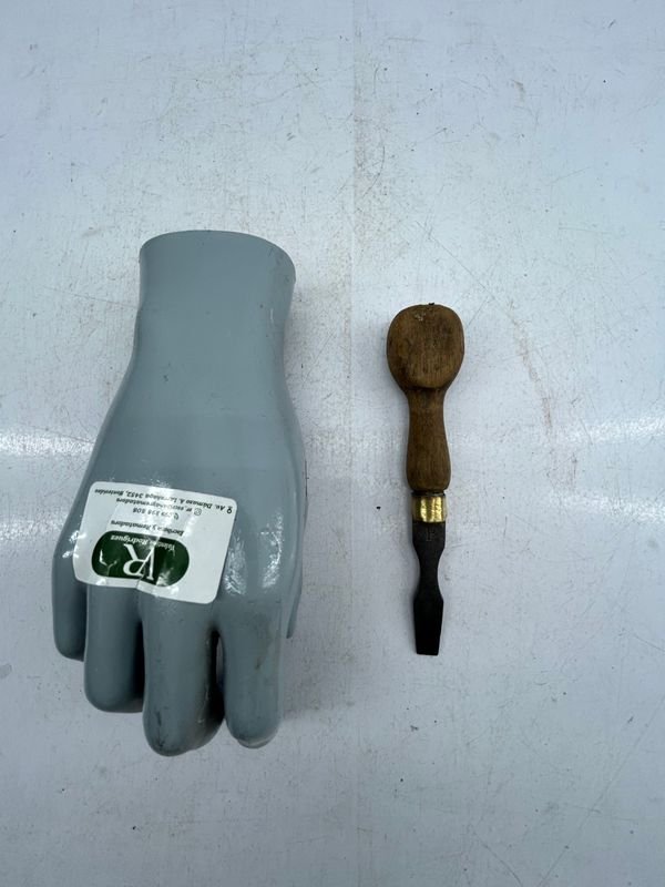 Destornillador Antiguo Mango Madera y Bronce - imagen 1
