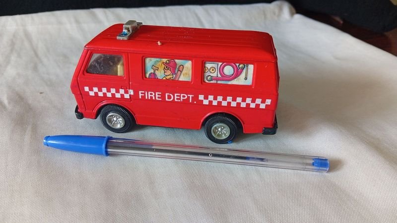 Camioneta de Bomberos de Juguete Roja "Fire Dept."