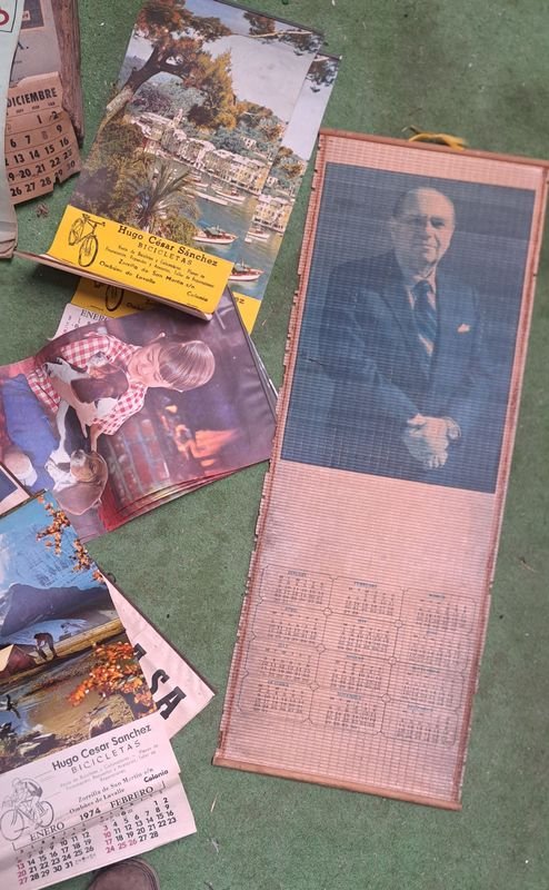 Coleccion de calendarios vintage y postales - imagen 2