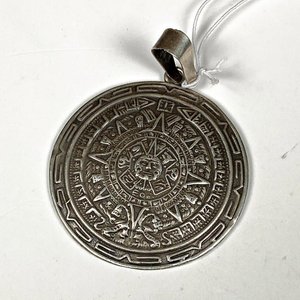 Lote siguiente: Colgante Plata Ley Calendario Azteca