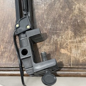 Lámpara de Escritorio Negra con Brazo Extensible y Abrazadera - imagen 7