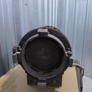 Lote anterior: Foco Proyector Industrial Antiguo con Lente Acanalado