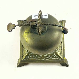 Lote anterior: Timbre de Mesa Antiguo de Bronce con Detalles Ornamentales