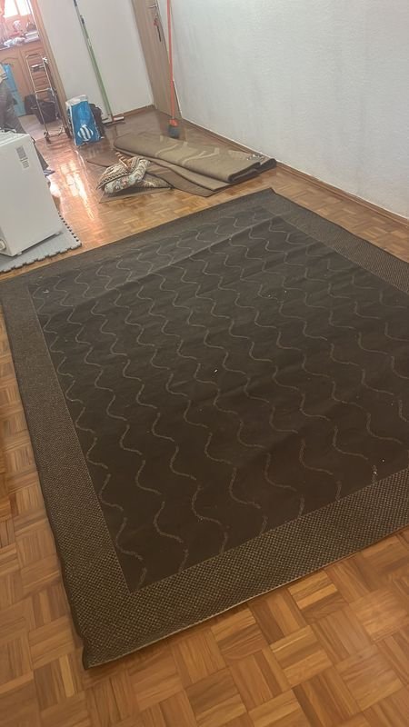 Lote anterior: Alfombra sintética gran tamaño con patrón geométrico