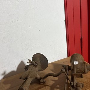 Lote anterior: Antiguas Máquinas de Moler Manuales de Hierro