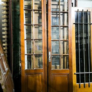 Lote siguiente: Dos Hojas de Puerta Interior Madera y Vidrio Lustre Oscuro