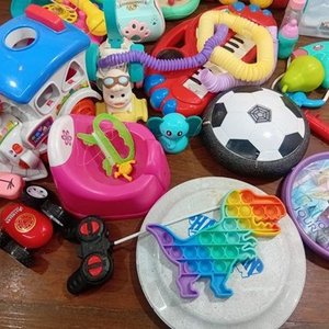 Lote Variado de Juguetes Infantiles: Pelota, Teclado, Figuras y Más - imagen 10