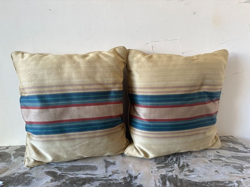 Lote anterior: Almohadones de tela con patrón estrípado