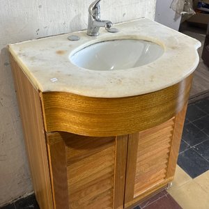 Lote siguiente: Bacha de Baño con Mueble de Madera y Mármol