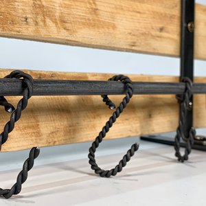 Ganchera Rústica de Madera y Hierro con Tres Tablitas - imagen 2