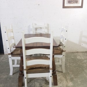 Juego de Comedor: Mesa Rectangular Nogal con 4 Sillas Blancas y Almohadones - imagen 1