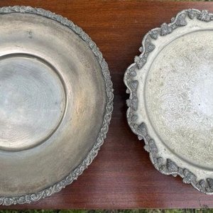 Lote siguiente: 2 bandejas metálicas de estilo antiguo