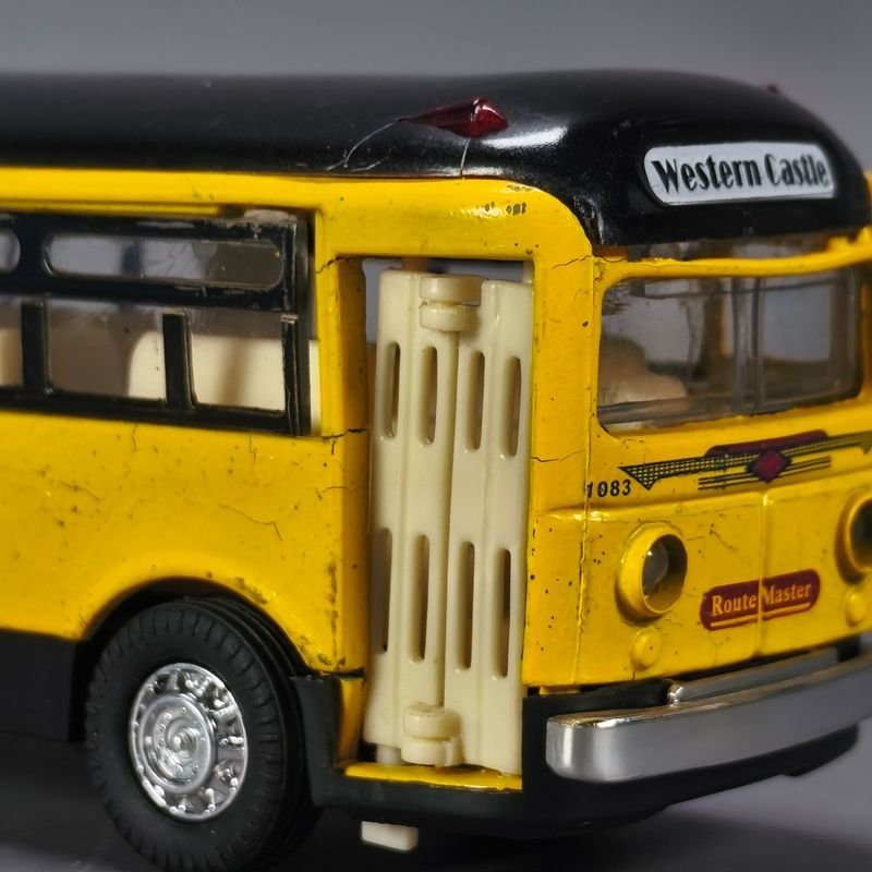 Modelo de Omnibus Leyland Route Master en escala 1/72 - imagen 6